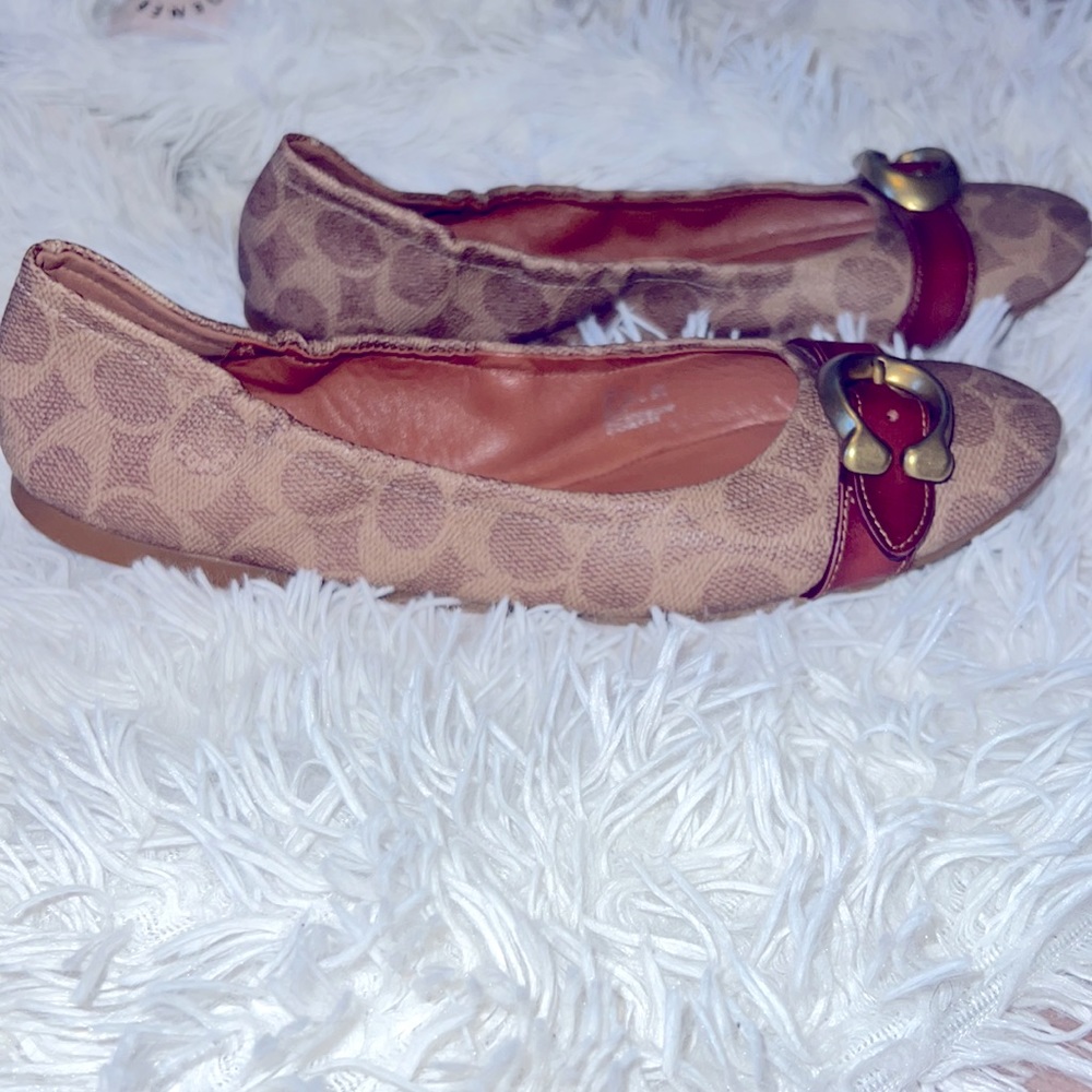 Women Coach ballerina shoes Size 9. Please see description for comments